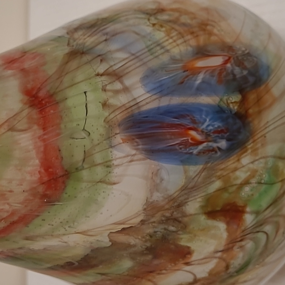 Beautiful Handblown Glass Vase - Picture 12 of 16